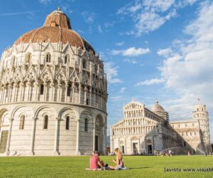 Pisa en temporada baja gana especialmente en perspectiva y sin turistas haciendo posiciones extrañas o saltos absurdos cada dos por tres [(c) Foto: @avistu]
