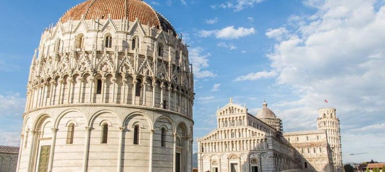 Pisa en temporada baja gana especialmente en perspectiva y sin turistas haciendo posiciones extrañas o saltos absurdos cada dos por tres [(c) Foto: @avistu]