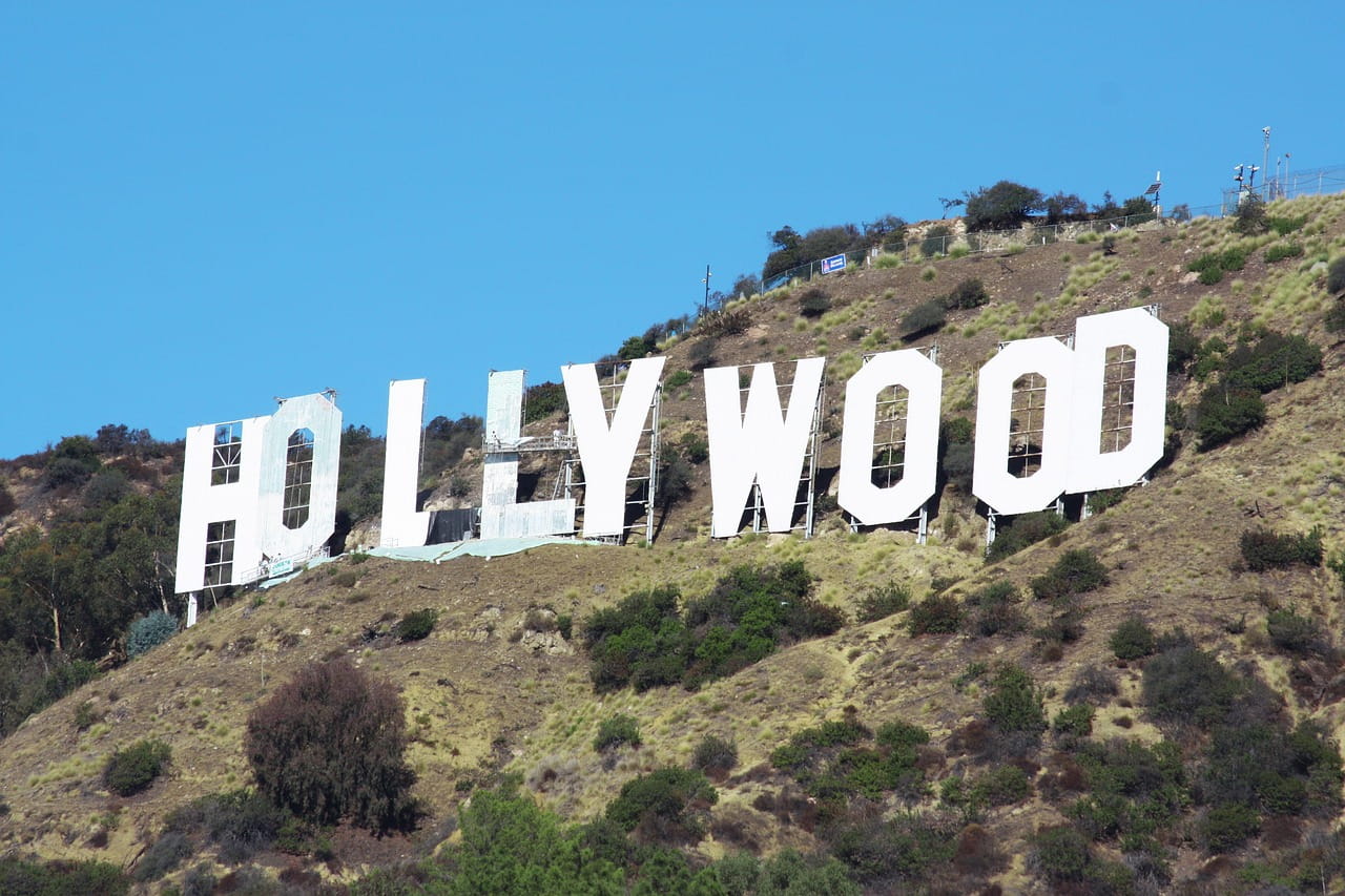 cartel hollywood en la montaña