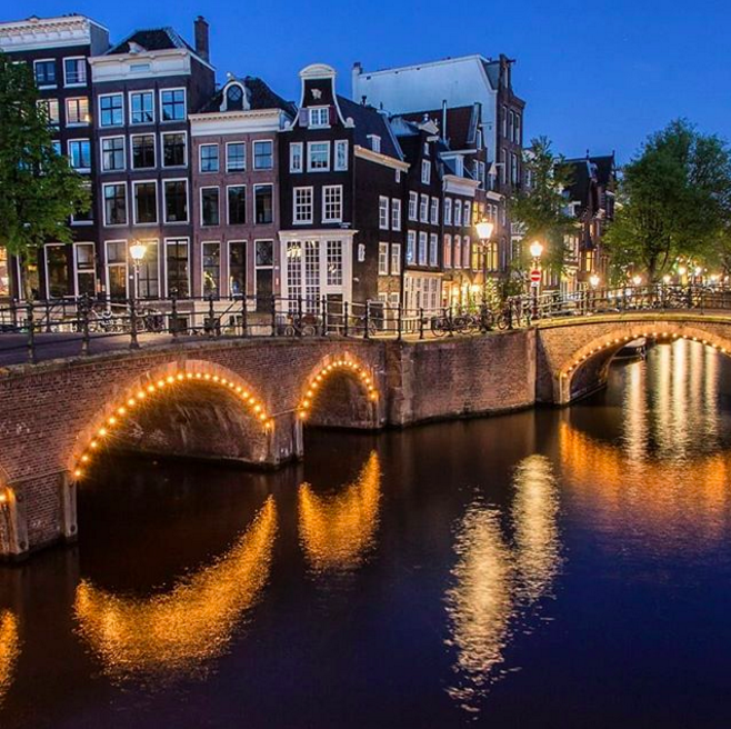 Canales de Amsterdam al caer la noche [(c)Foto: @avistu]