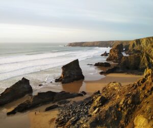 Acantilados, playas y gigantes en Bedruthan Steps, Cornualles