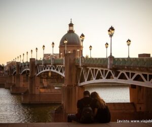El Puente Nuevo sobre el Río Garona, Toulouse, Francia [(c)Foto: @avistu]