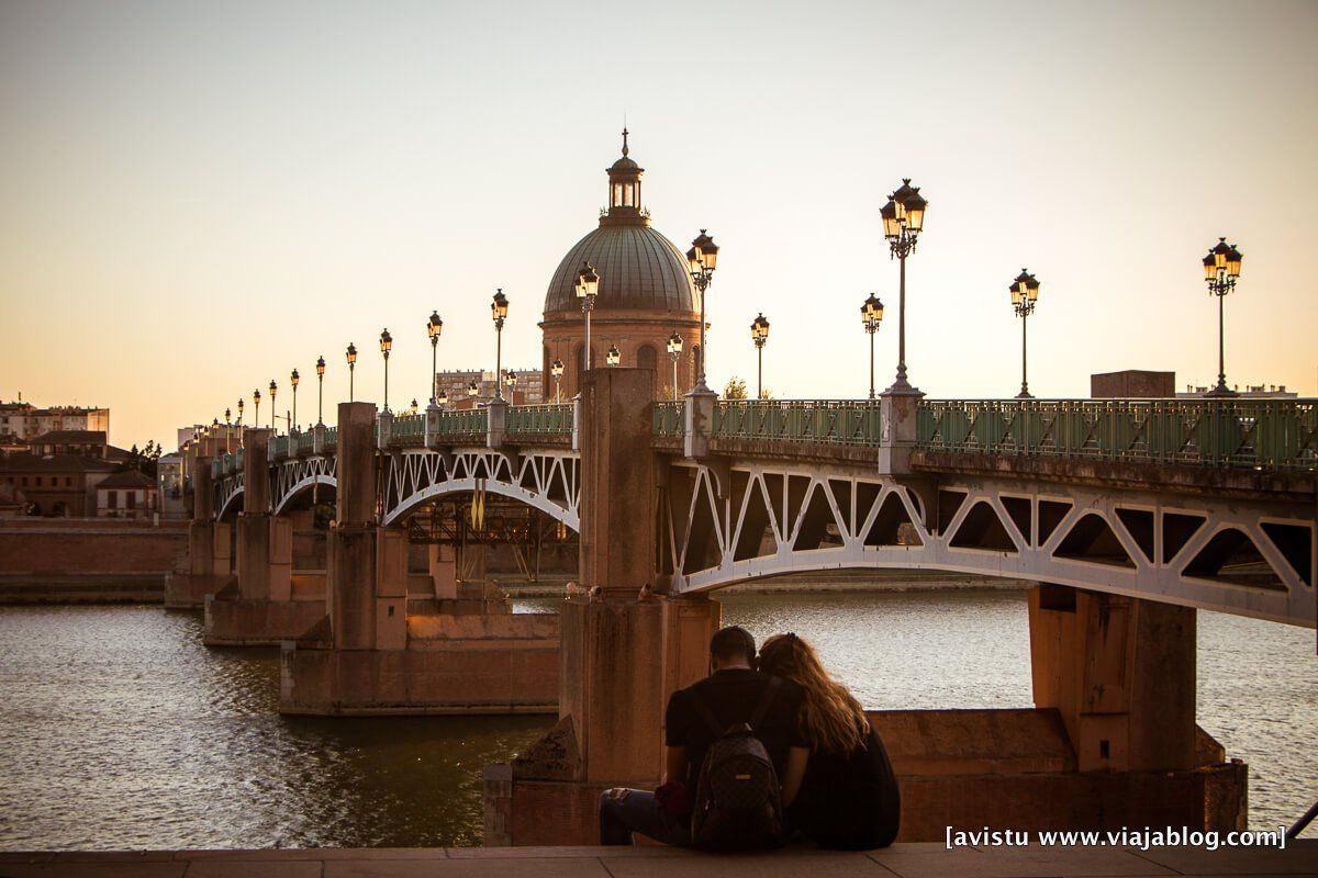 El Puente Nuevo sobre el Río Garona, Toulouse, Francia [(c)Foto: @avistu]