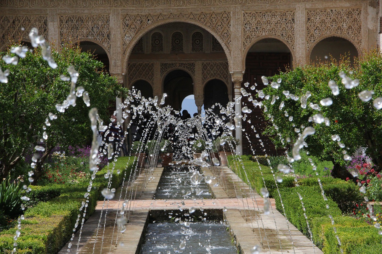 la alhambra patio de los leones Granada