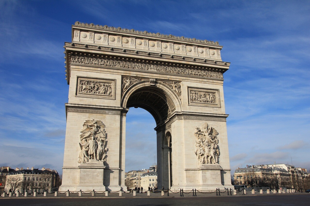 arco del triunfo de parís al atardecer
