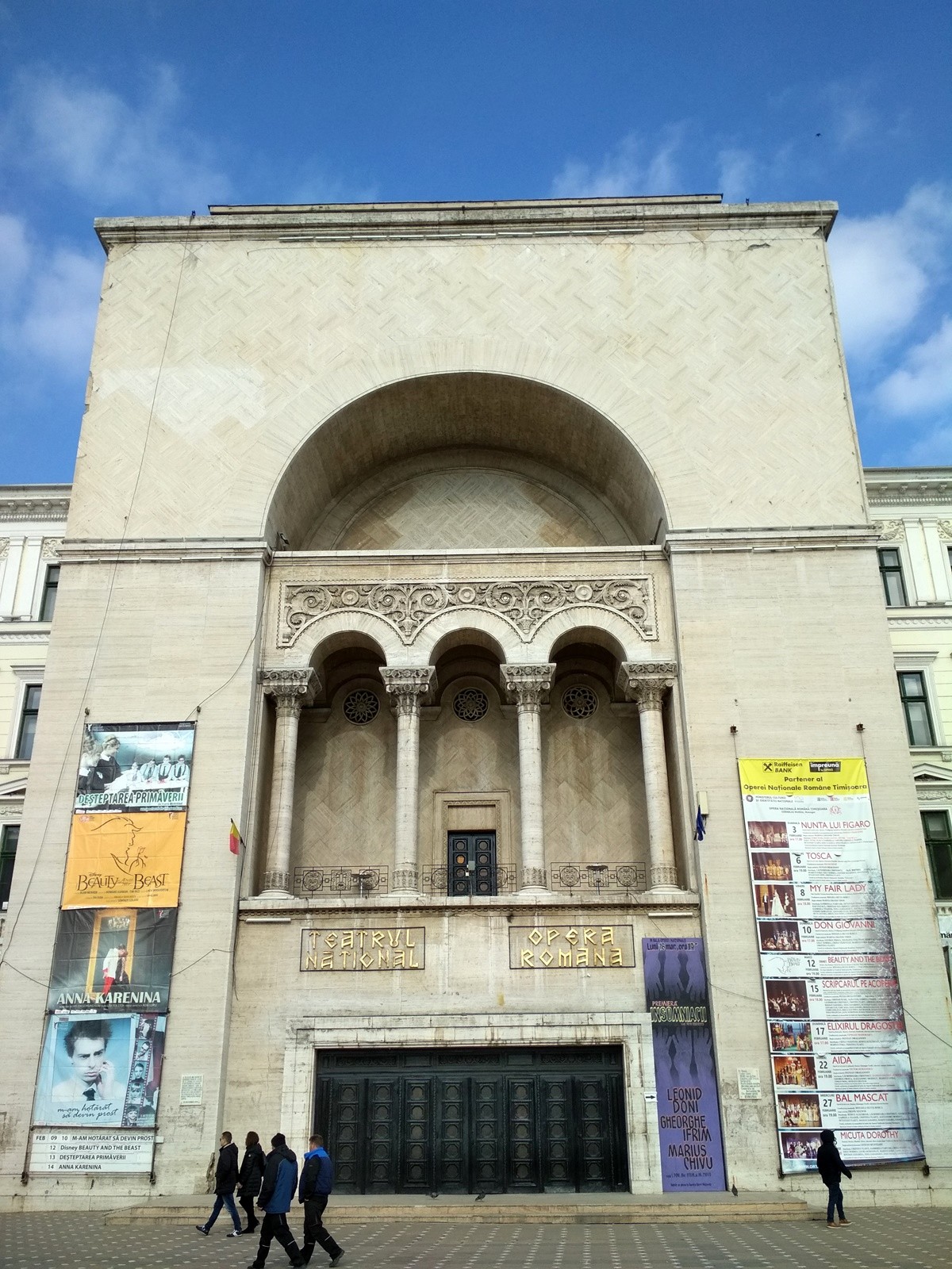 Fachada de la Ópera de Timisoara 