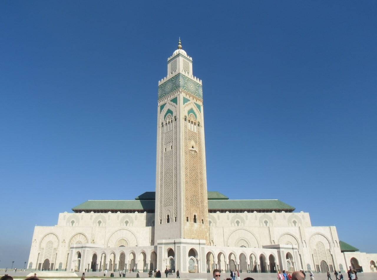 mezquita casablanca con cielo azul