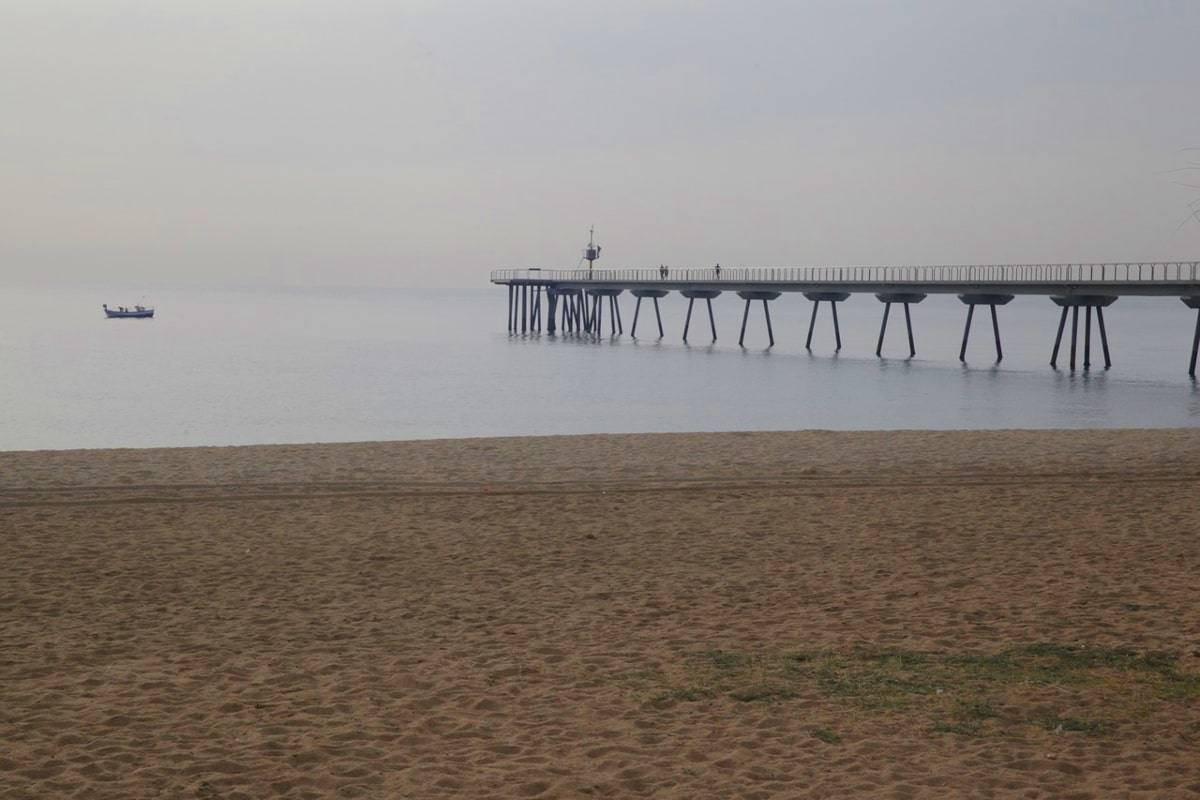 playa Badalona tren Barcelona