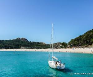 Un velero en las Islas Cíes, Vigo[(c)Foto: @avistu]]