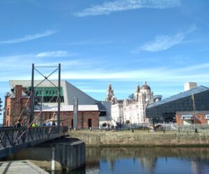 Cómo ir del aeropuerto de Liverpool al centro: autobús, tren, taxi y traslados (2026)