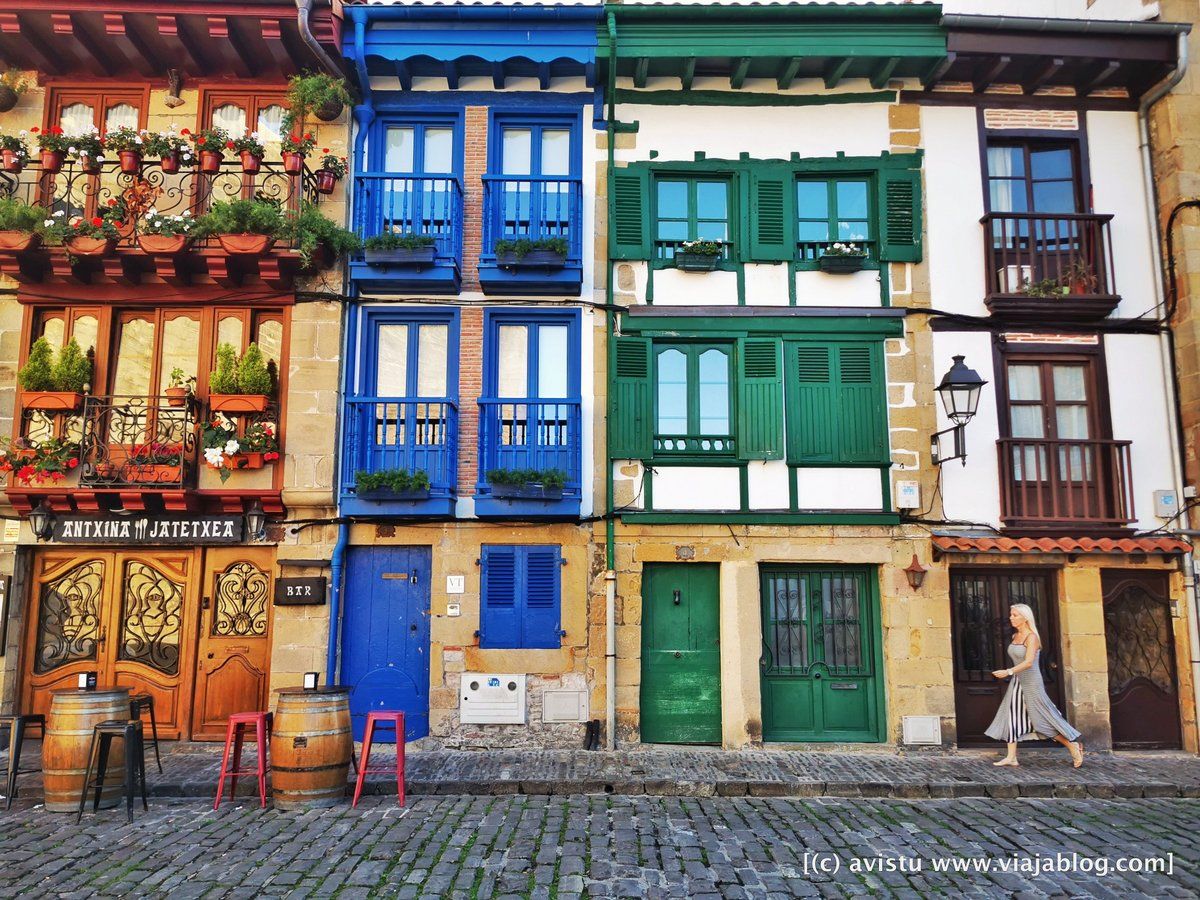 Coloridas casa de Fuenterrabia (Hondarribia), País Vasco, España [(c)Foto: @avistu]
