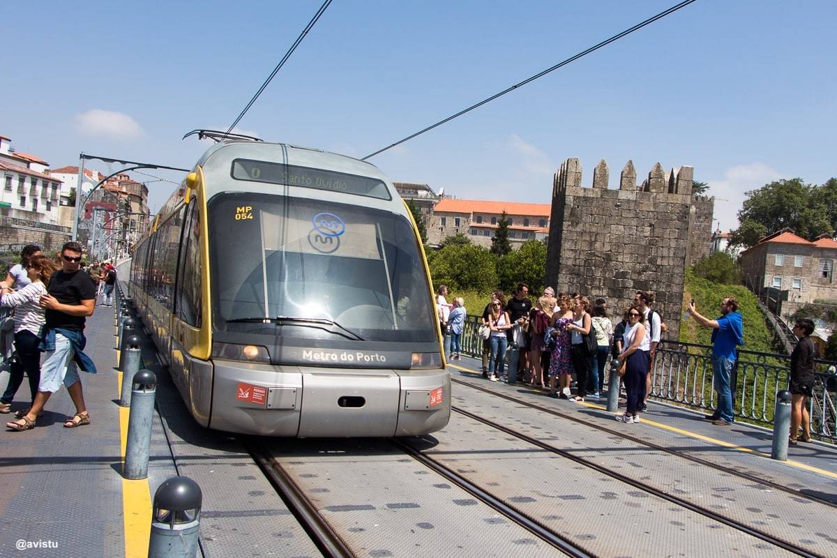 como ir del aeropuerto de oporto al centro