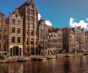 Cómo ir del Aeropuerto de Ámsterdam al centro de la ciudad