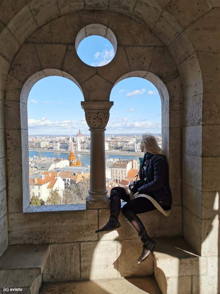 Arco con vistas en el Bastión de los Pescadores de Budapest