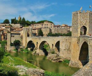 El puente medieval de Besalú