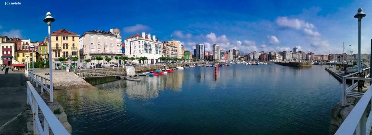 Panorámica del Puerto Deportivo de Gijón (Asturias)