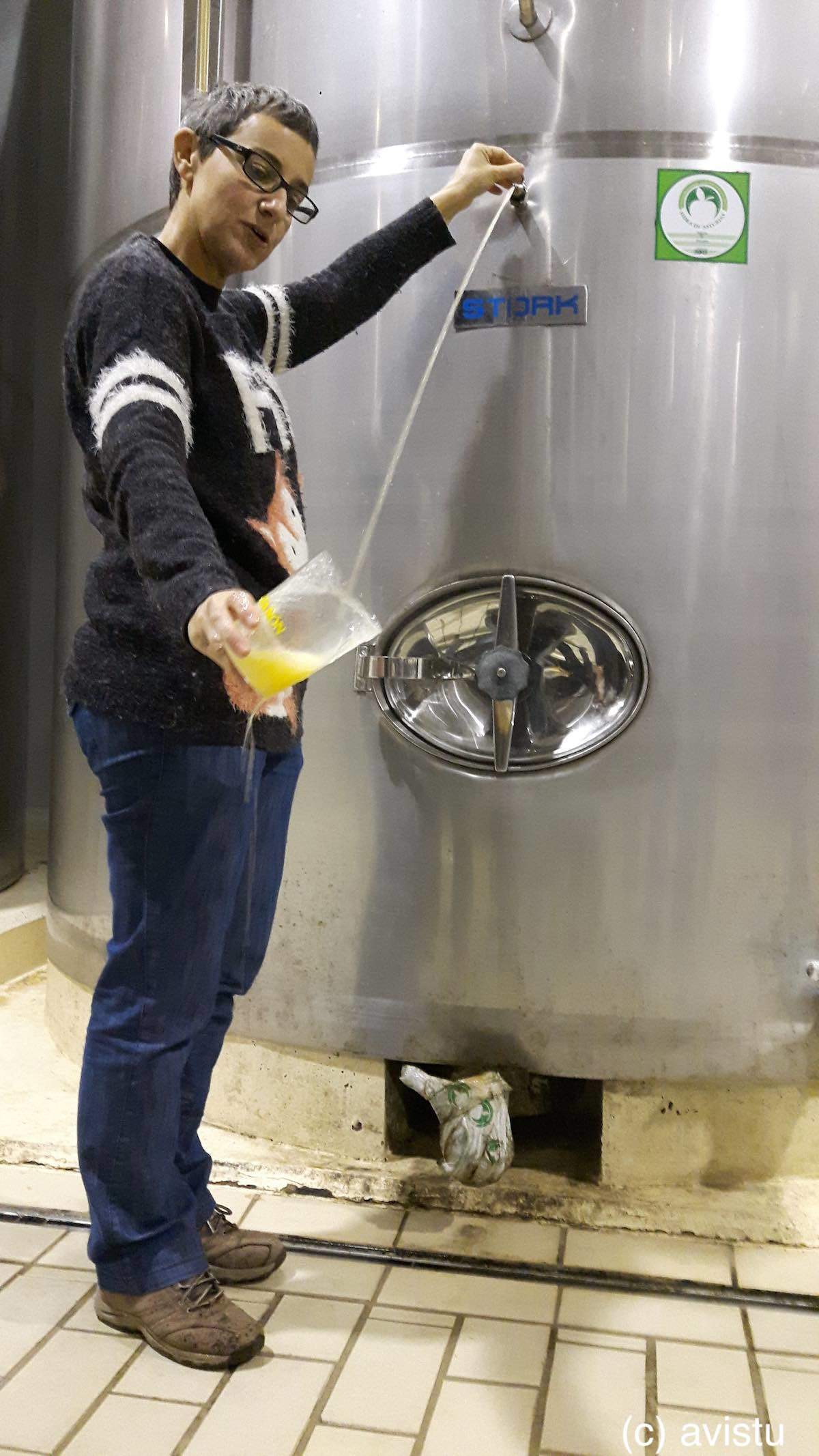 Sidra en un lagar de Gijón