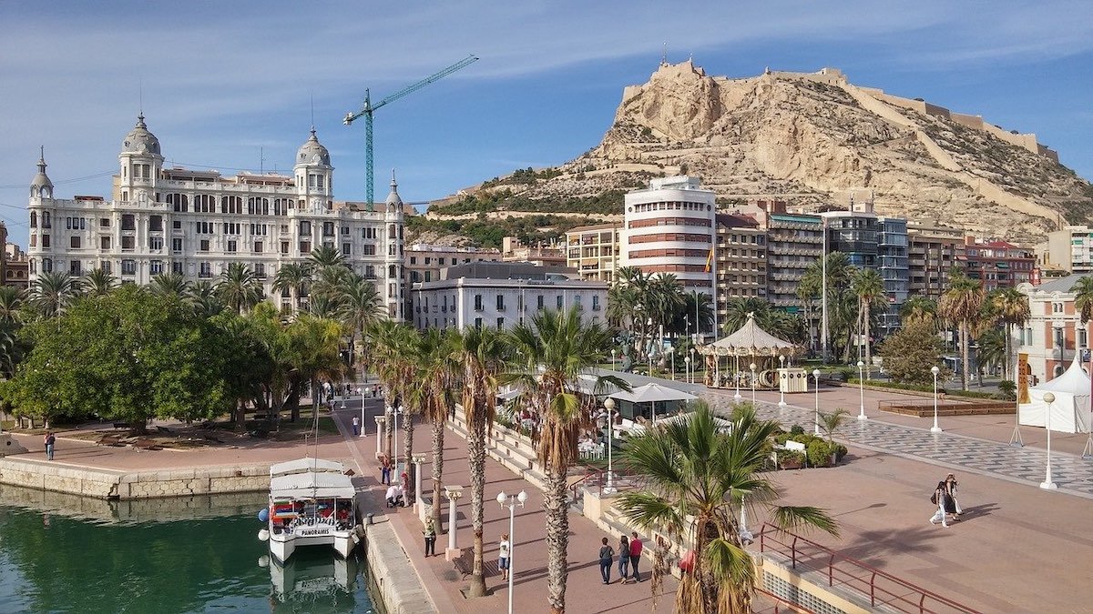 Alicante y Castillo Santa Barbara