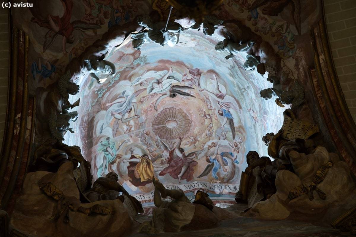 Con el zoom al máximo, la gloria y los principales santos en el rompimiento de la bóveda en la Catedral de Toledo