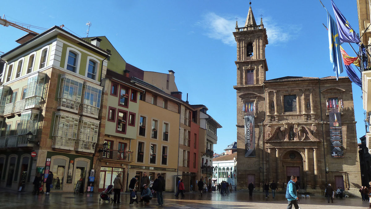 Plaza Mayor o de la Constitución en Oviedo