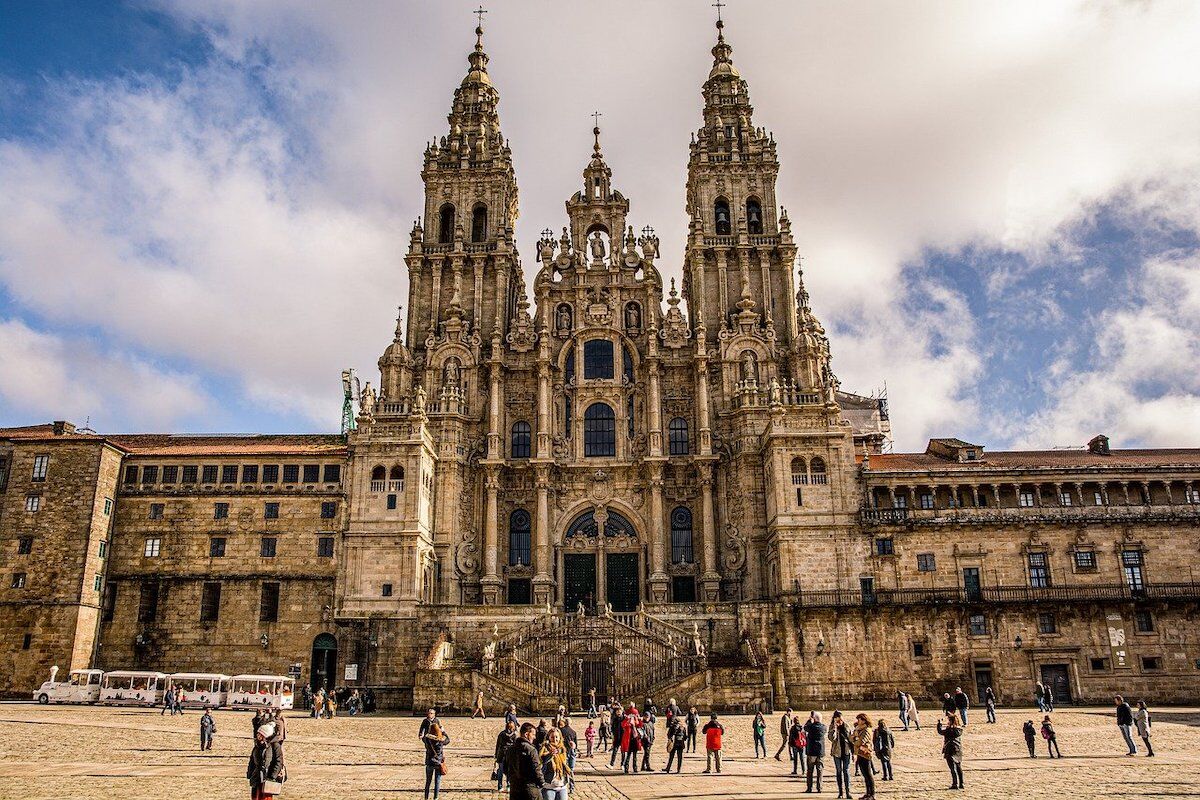 https://www.viajablog.com/wp-content/uploads/2021/03/Catedral-de-Santiago-de-Compostela.jpg