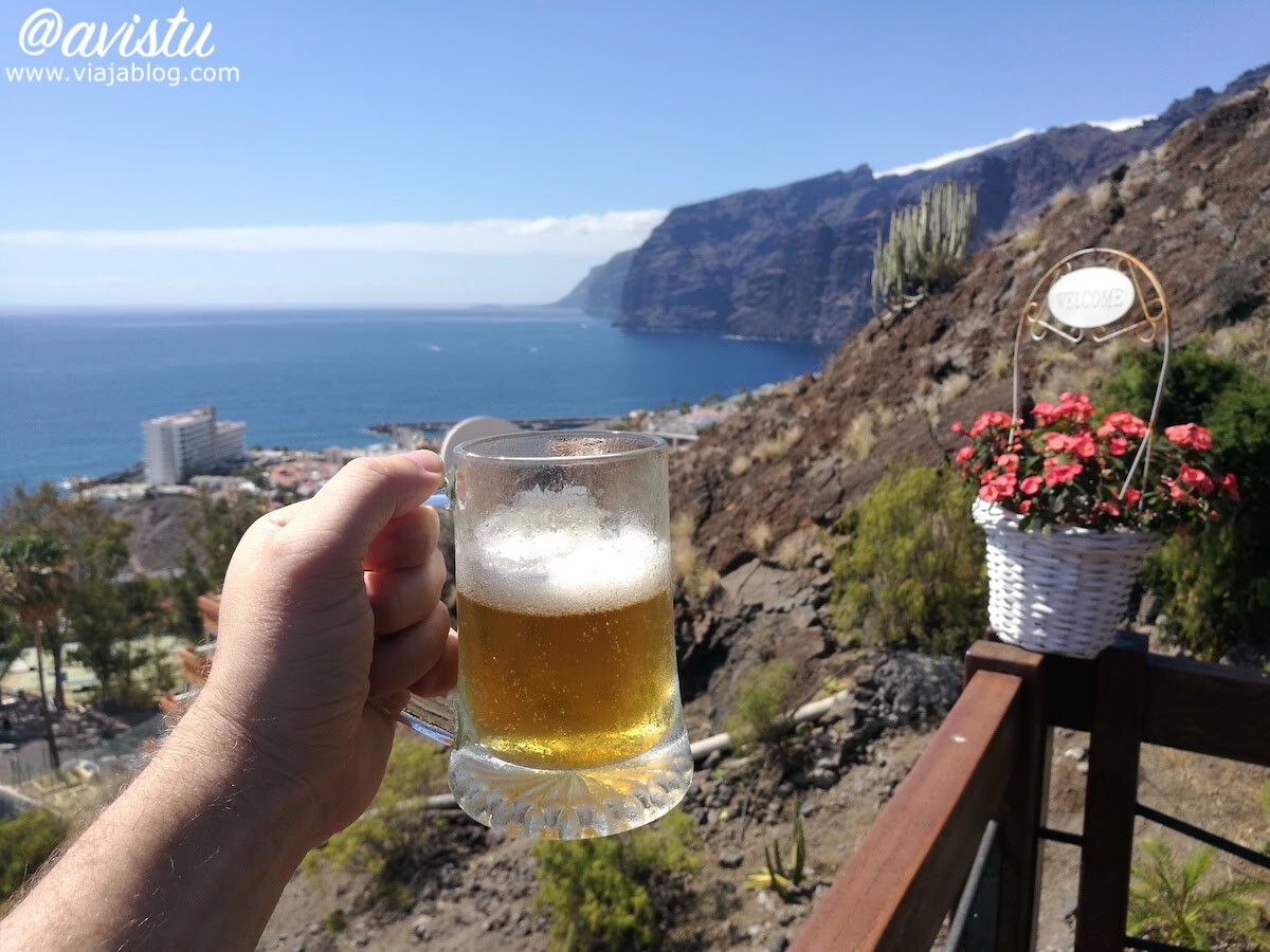Cerveza con vistas a Los Gigantes en Tenerife