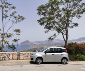Nuestro coche de alquiler en Sicilia, un pequeño pero suficiente Fiat Panda [(c)Foto: @avistu]