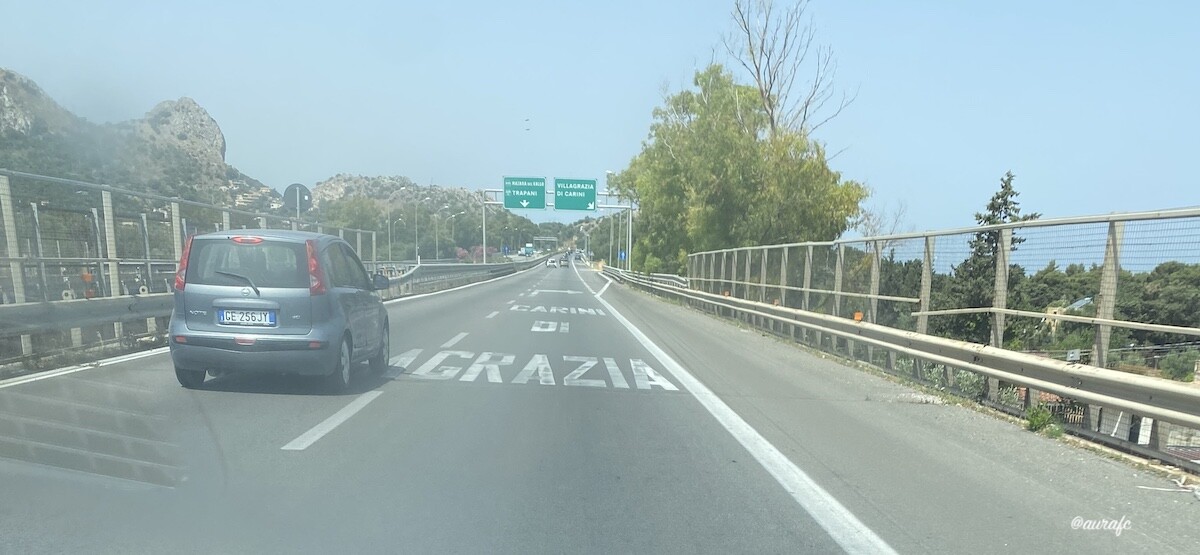 Indicación horizontal carril de salida Sicilia