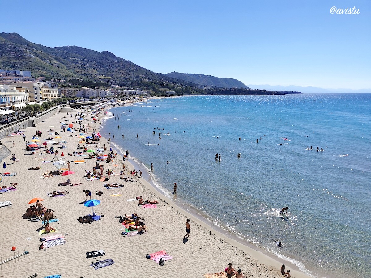 Playa en Cefalú, Sicilia