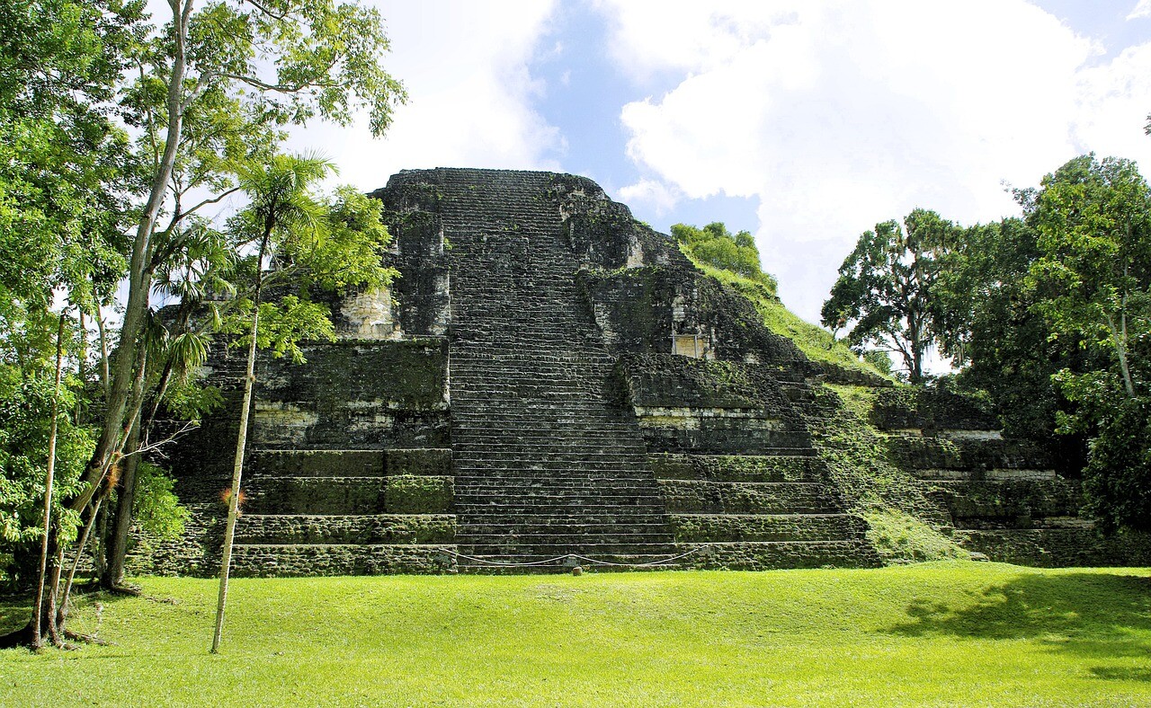 Restos arqueológicos de Tikal en Guatemala