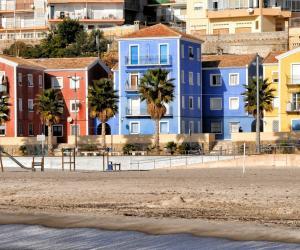 casas de colores en el paseo marítimo de Villajoyosa