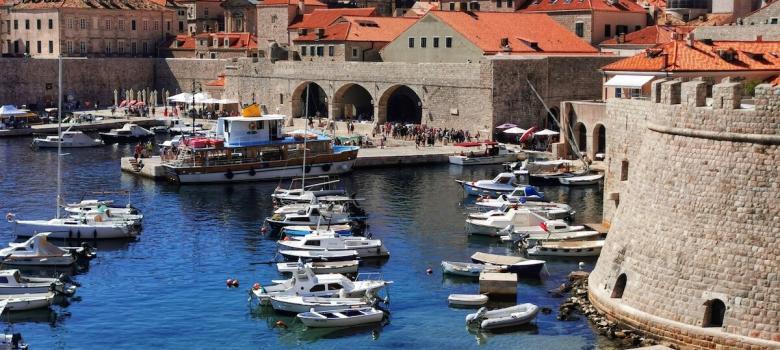 Puerto de Dubrovnik en Croacia