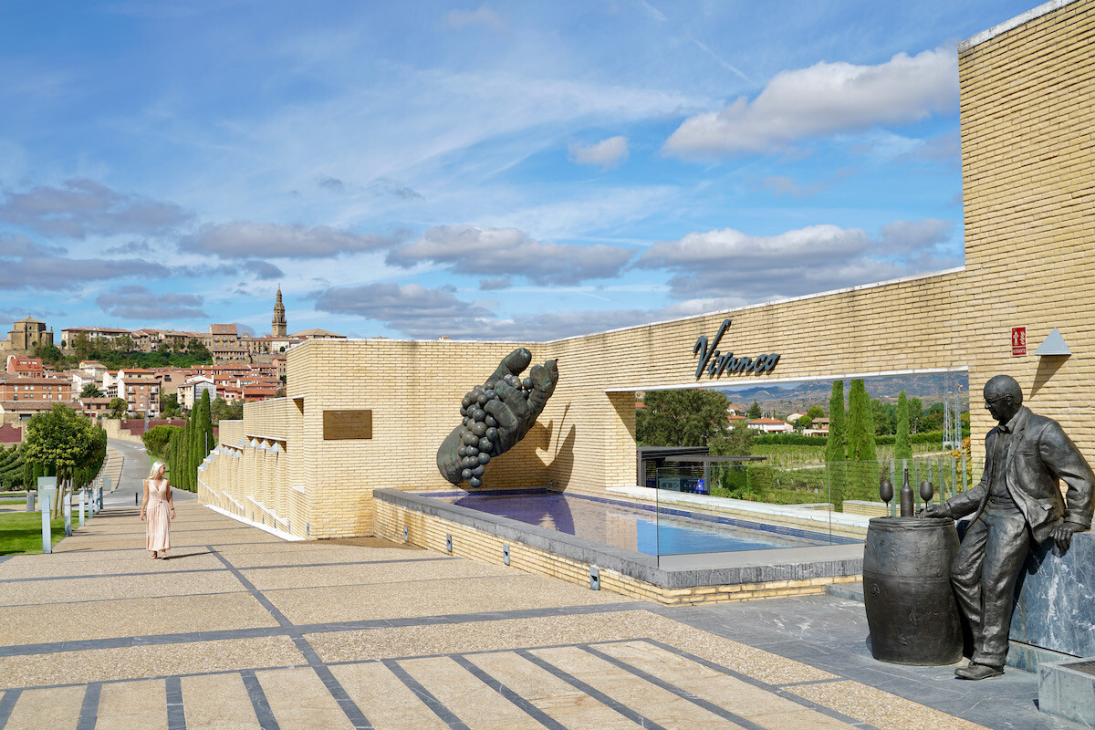 Entrada al Museo y Bodega Vivanco en Briones, La Rioja