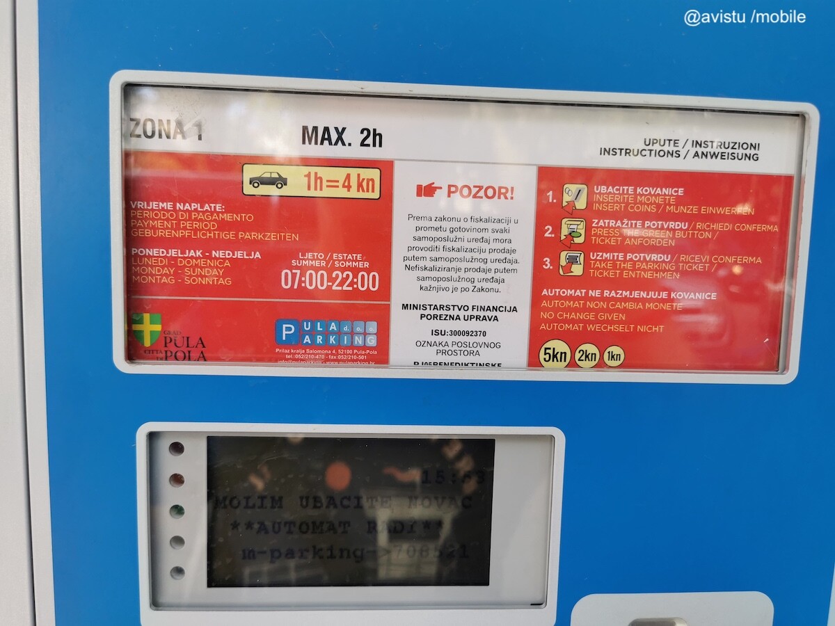 Máquina de pago estacionamiento, máximo 2 horas en Pula, Croacia