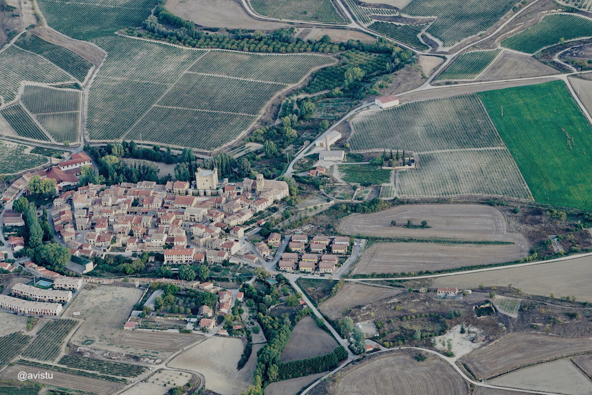 Sajazarra, uno de los pueblos más bonitos de La Rioja, desde un globo aerostático [(c)Foto: @avistu]