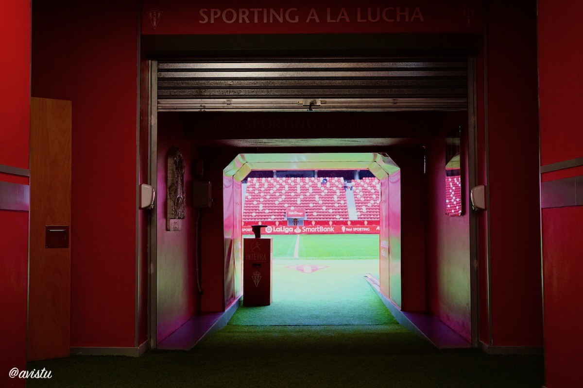 Túnel de vestuarios, Tour del Estadio El Molinón Sporting de Gijón, Gijón, Asturias