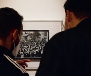 La icónica y fantasmal foto original de "El Resplandor", Exposición Stanley Kubrick en Madrid