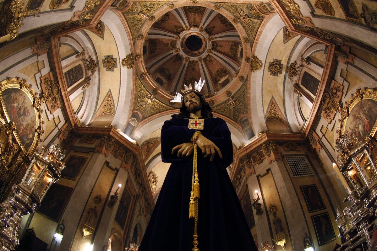 Imagen de Nuestro Padre Jesús del Rescate en la Iglesia de la Magdalena en Granada [Foto: Fermín R.F./Wikimedia Commons]