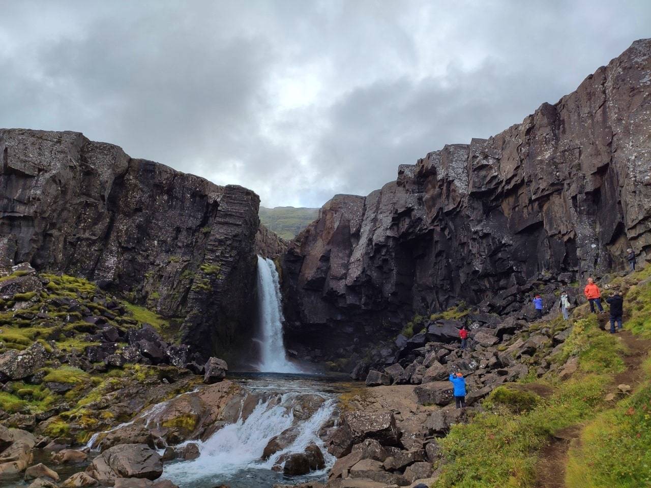 cascada de folaldafoss islandia