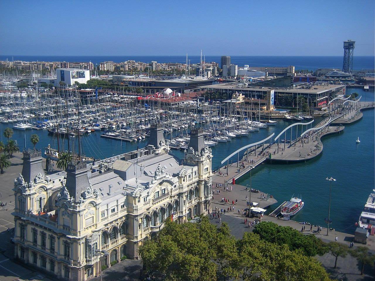 El Puerto Viejo de Barcelona desde el Monumento a Colón [Foto: МаратД]