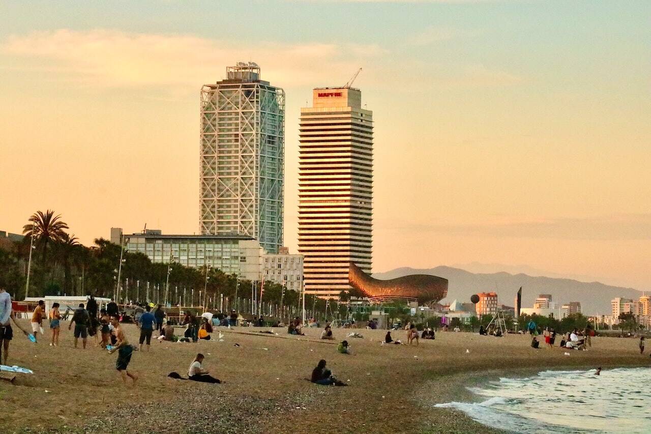 Playa en Barcelona [Foto: Jorge Fernandez Salas / Unsplash]