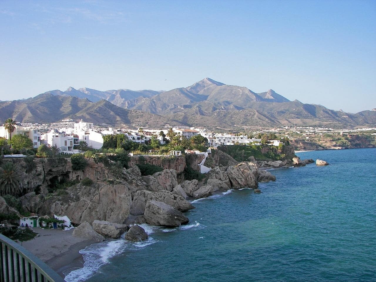 donde alojarse en nerja