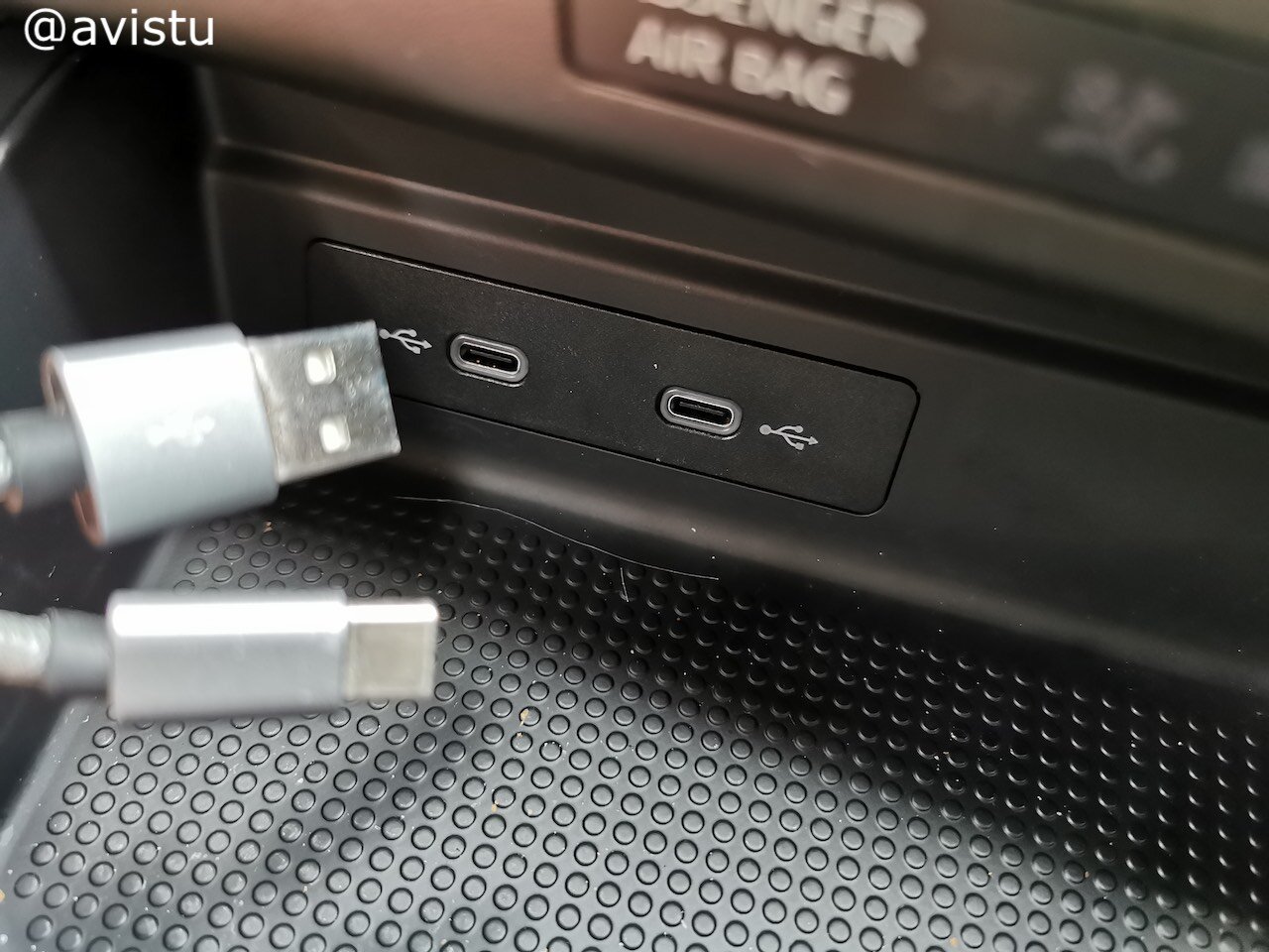 Tomas USB C en el coche de alquiler