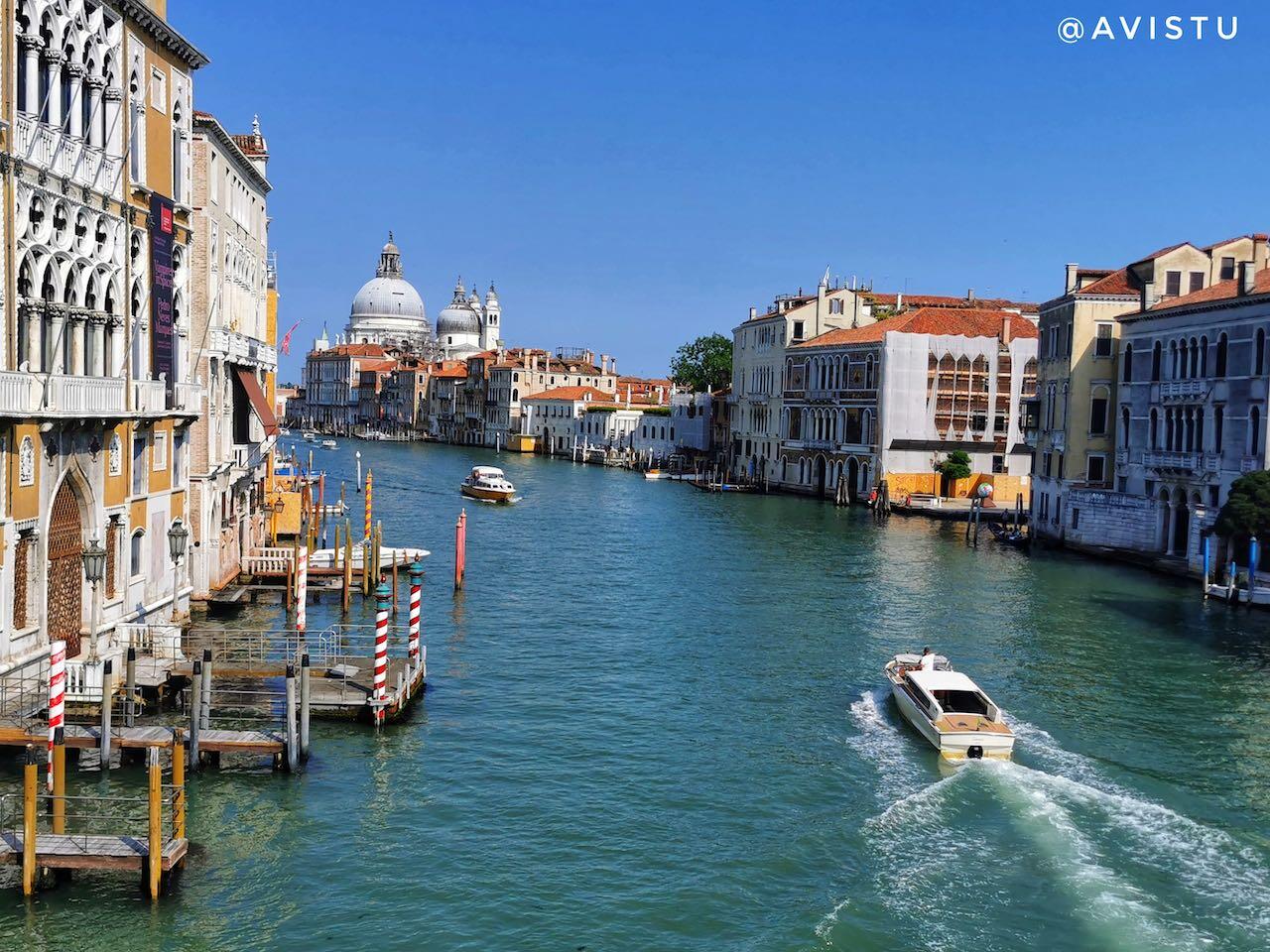 Barcos en el Gran Canal de Venecia