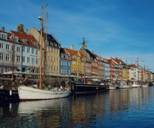 Casas de colores y barcos en Nyhavn [(c) Foto: @avistu]