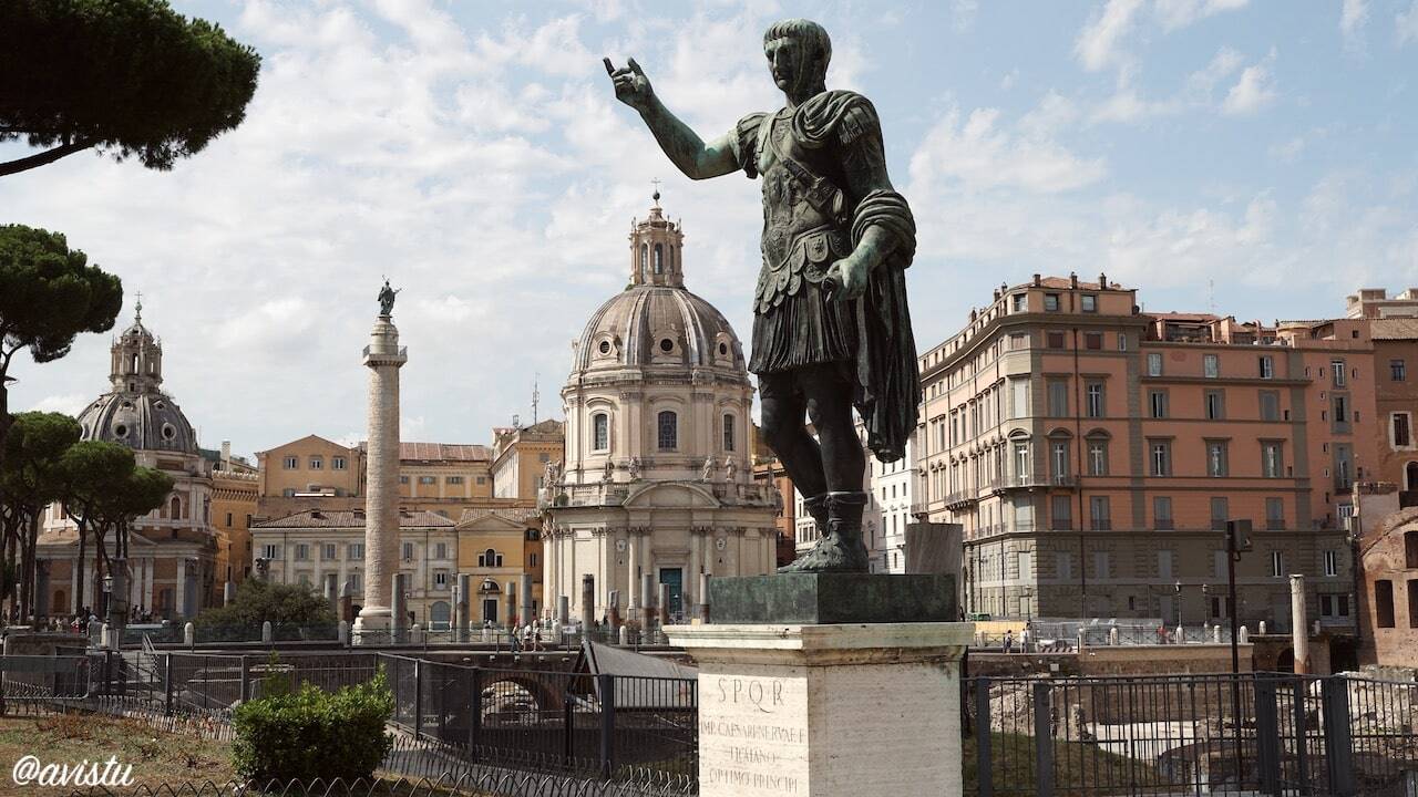 La estatua de Trajano en el Foro de Trajano en Roma [(c) Foto: @avistu]