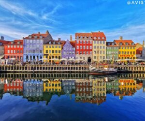 Las coloridas casas y el muelle de Nyhavn en Copenhague, Dinamarca [(c) Foto: @avistu]