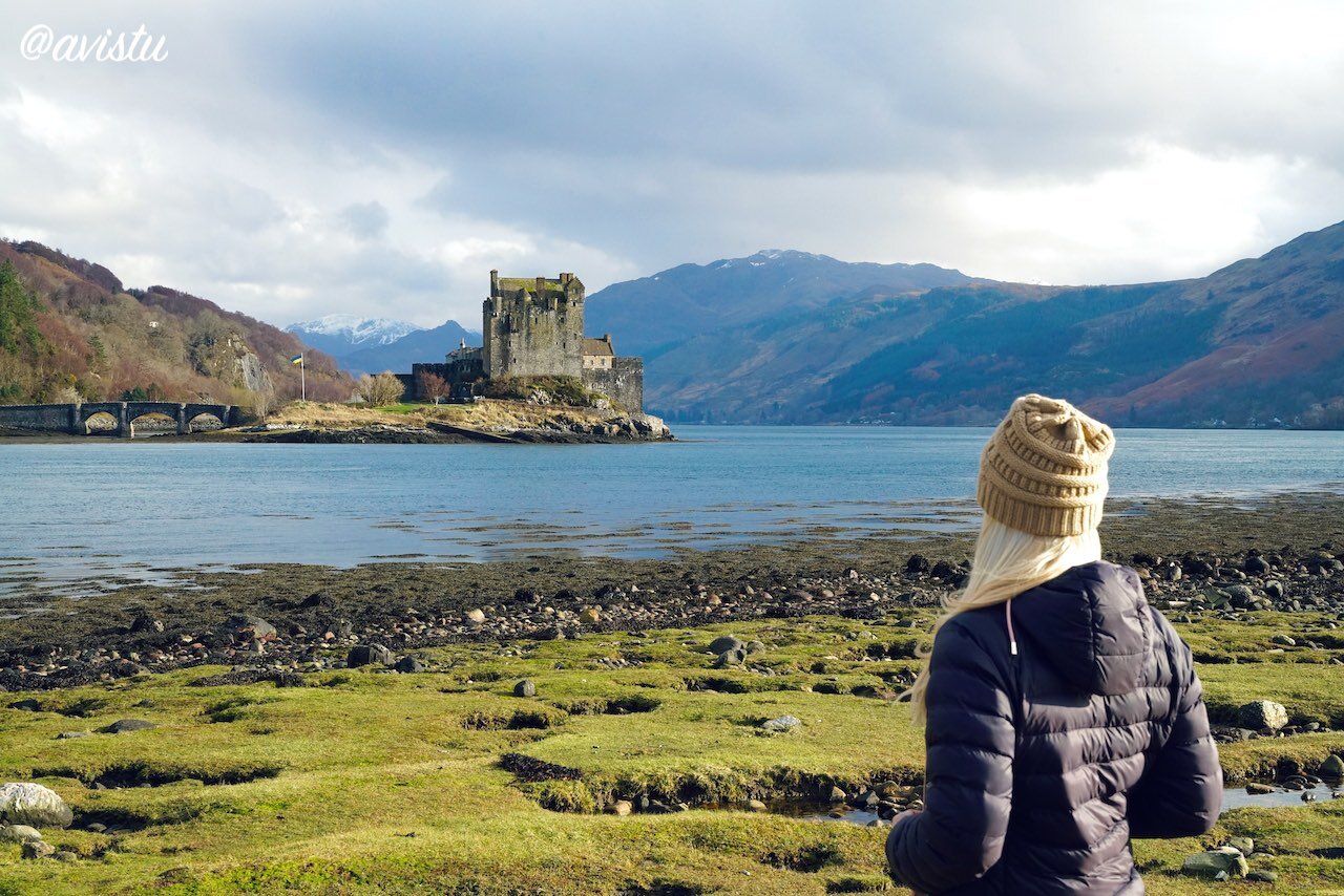 Contemplando el Castillo de Eilean Donan en las Highlands de Escocia [(c)Foto: @avistu]