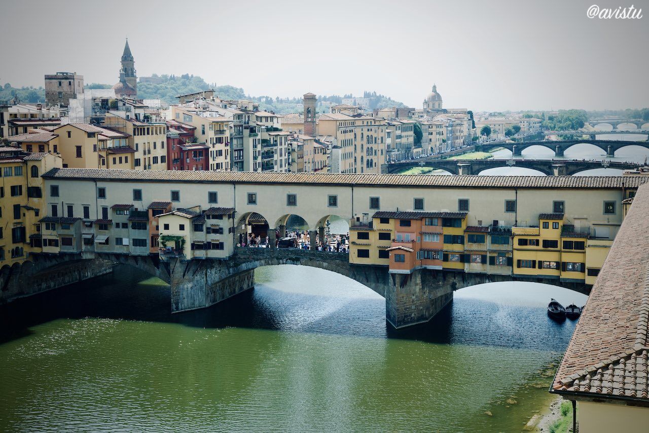 El Ponte Vechio de Florencia desde la Galería Uffizi [(c)Foto: @avistu]