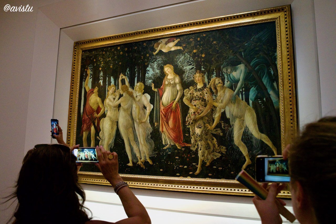 La Primavera de Botticeli en la Galeria Uffizi de Florencia [(c)Foto: @avistu]